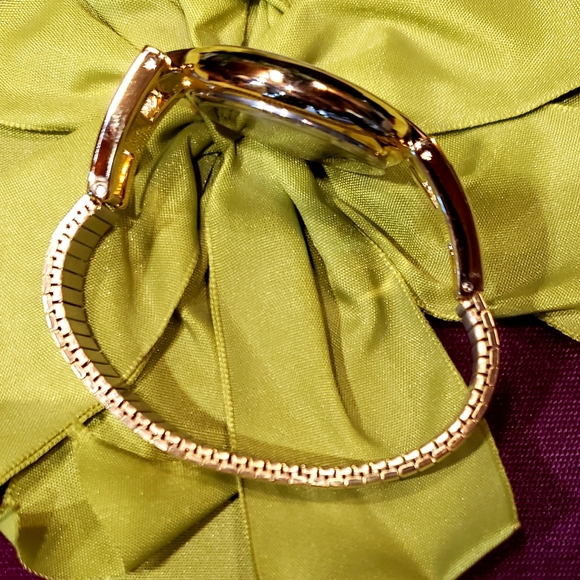 VTG AVON Crystal Accent Quartz Wrist Watch Large Face - NIB - Picture 6 of 12